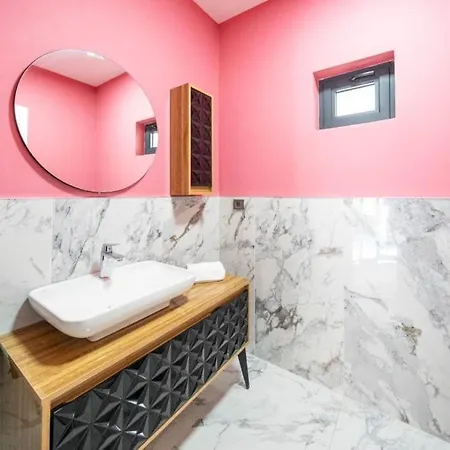Liv Villa *